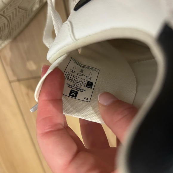 Veja Sneakers
Size Men’s 10 - Picture 8 of 9